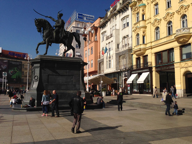 Ухапшени због исписивања непримерених ћириличких графита